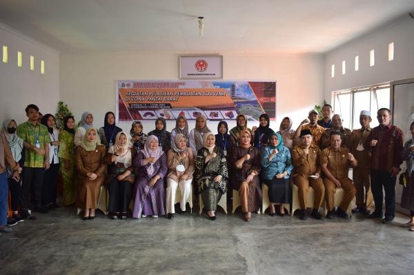 Dongkrak Perekonomian Daerah, Dekranasda Sumut Selenggarakan Pelatihan Pembuatan Souvenir di Pantai Barat